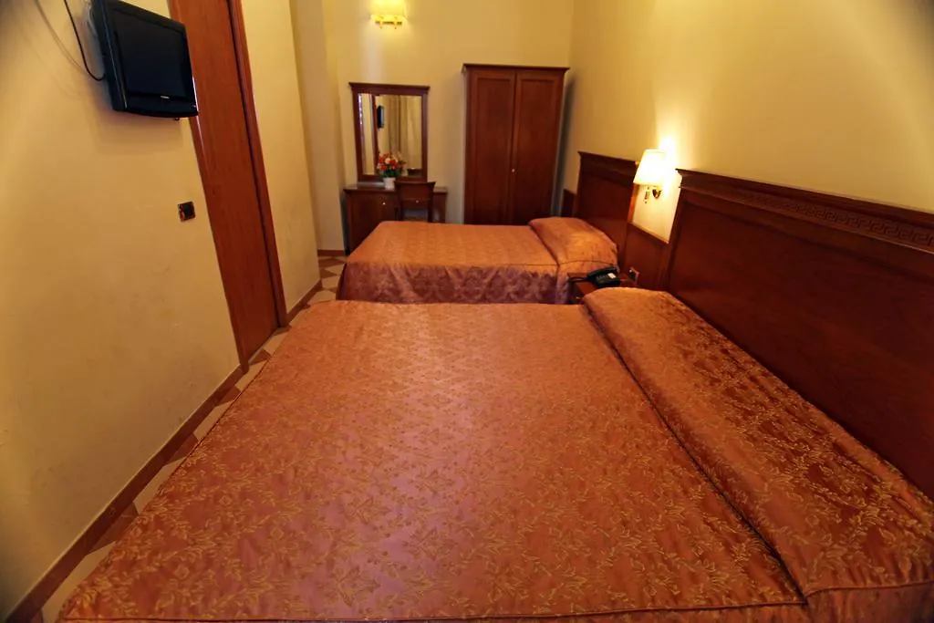 **  Hotel Hollywood Rome Italy