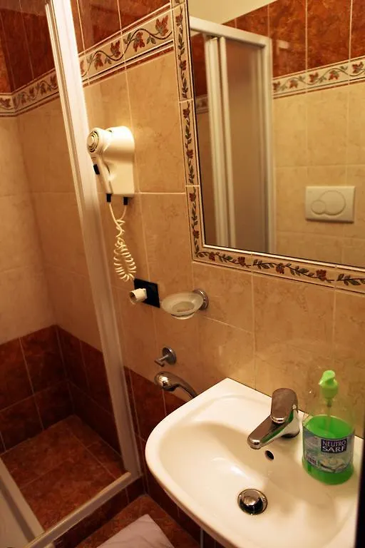 Hotel Hollywood Roma 2*,  Italia