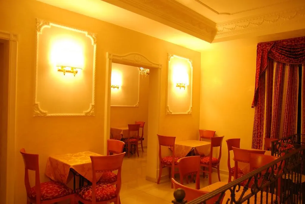 Hotel Hollywood Roma 2*,