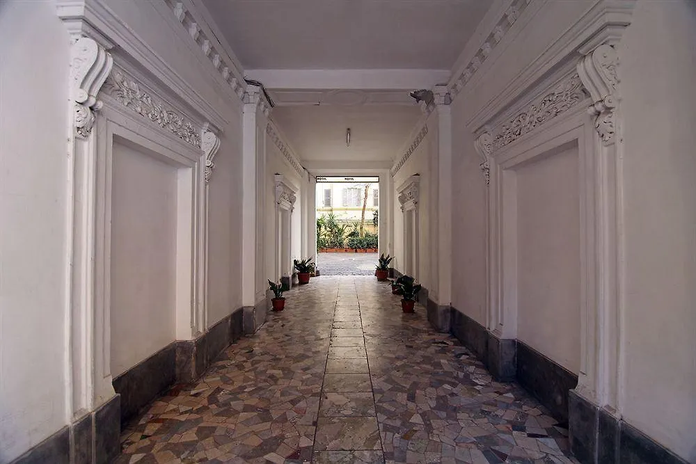 **  Hotel Hollywood Roma Italia