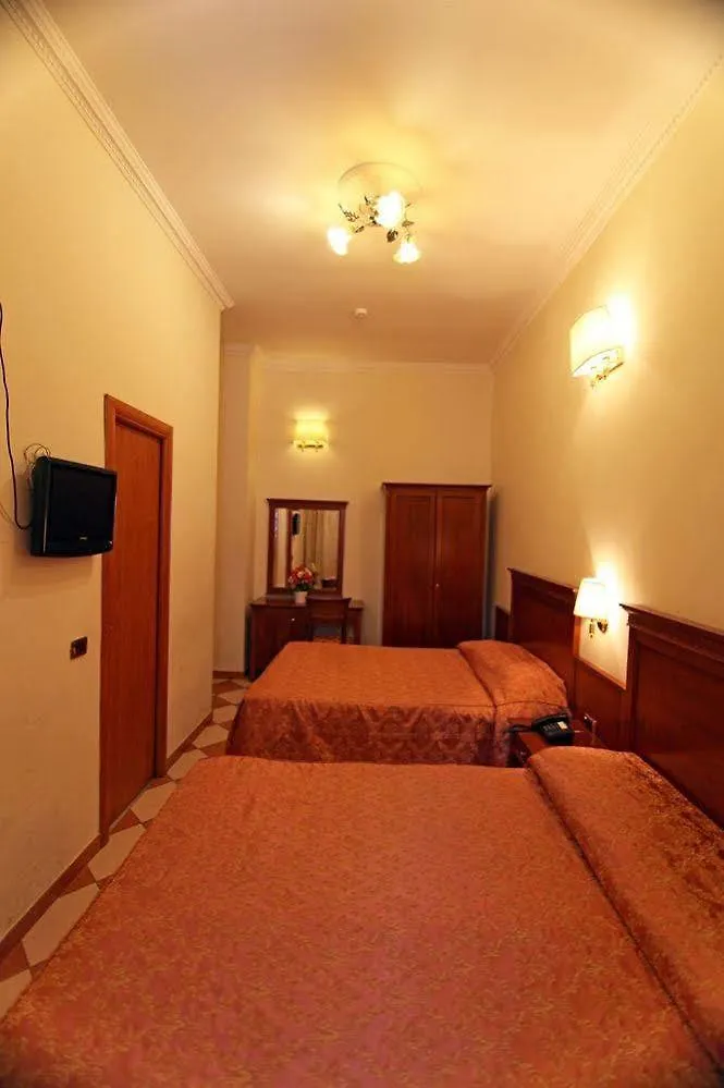 Hotel Hollywood Roma 2*,