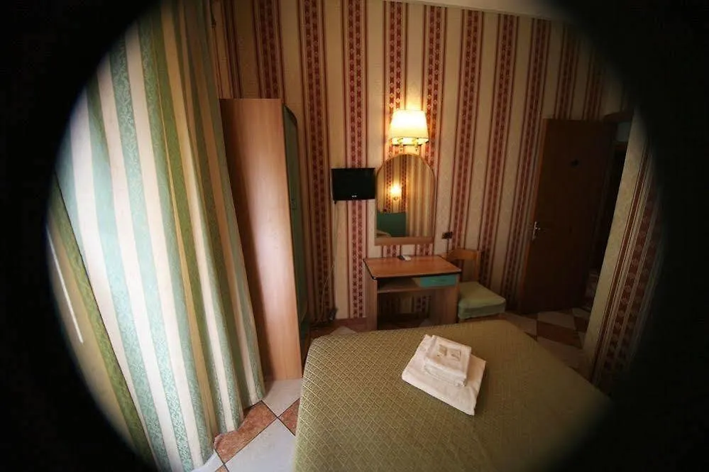 Hotel Hollywood Roma 2*,  Italia