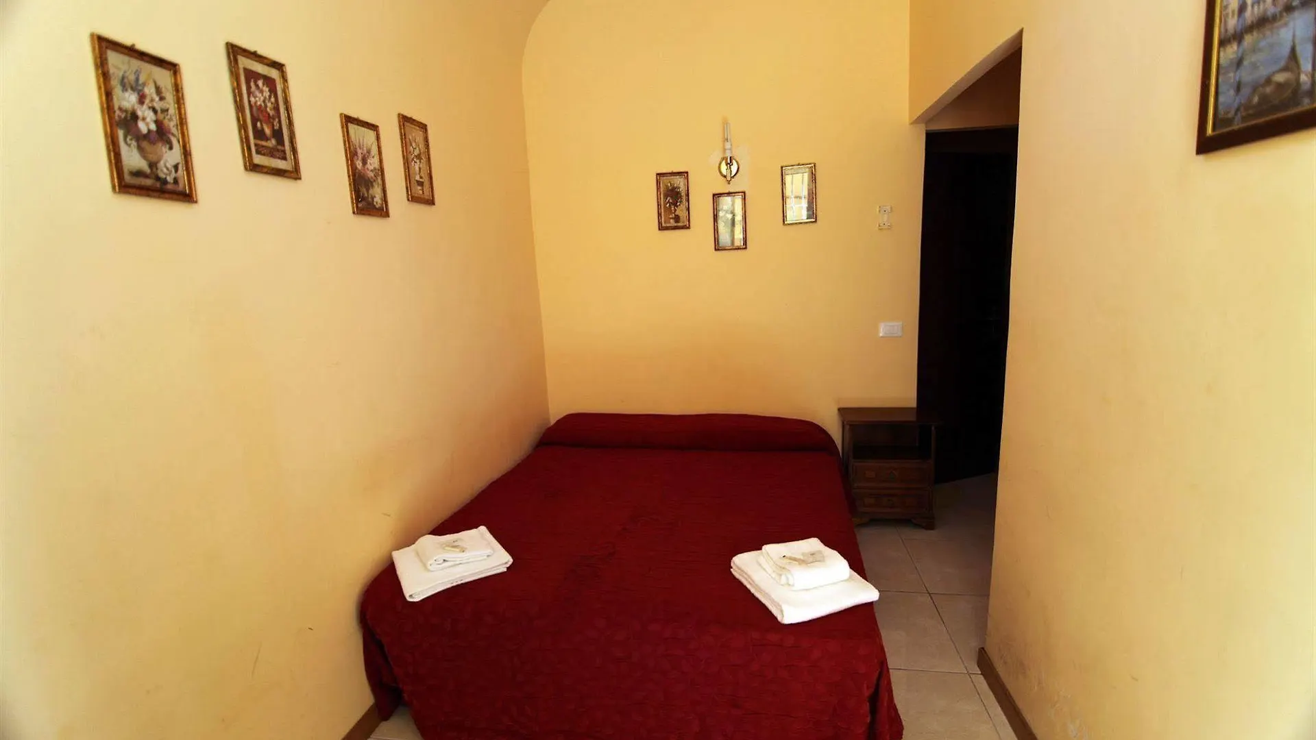 Hotel Hollywood Roma 2*,