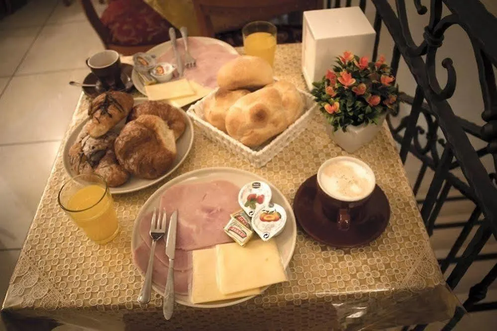 **  Hotel Hollywood Roma Italia